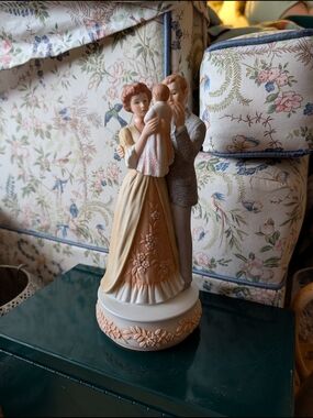 Vtg Enesco "Baby Makes Three" Musical Figurine